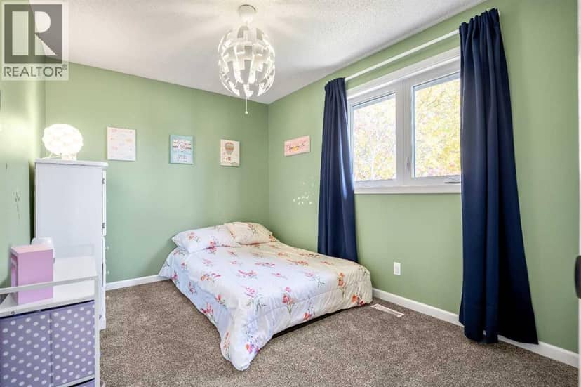 71 Strathclair Rise SW — photo 17 of 38