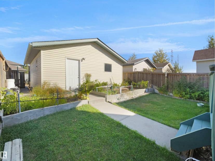 3122 30 AV NW — photo 16 of 40