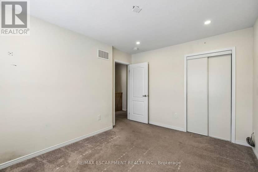16 Alexandra Drive — photo 17 of 40