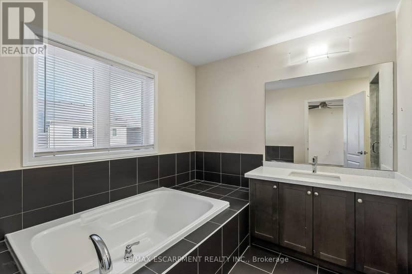 16 Alexandra Drive — photo 20 of 40