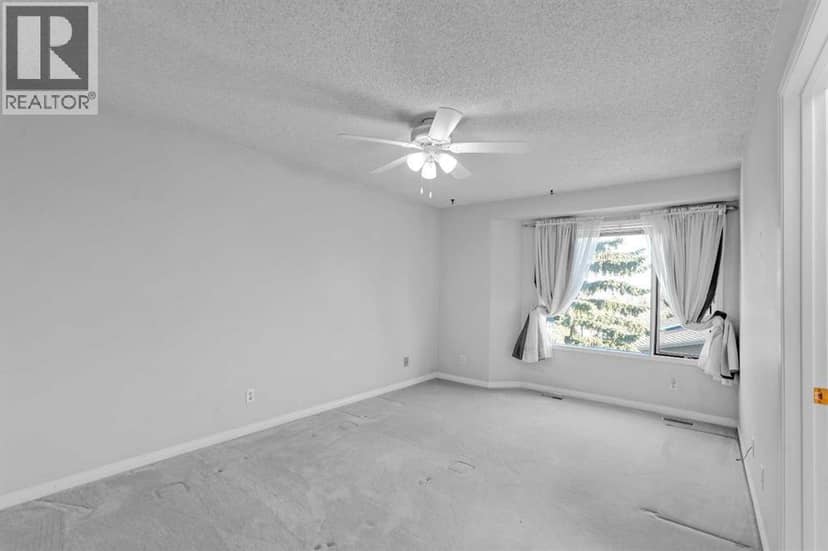 84 Strathlorne Crescent SW — photo 19 of 40