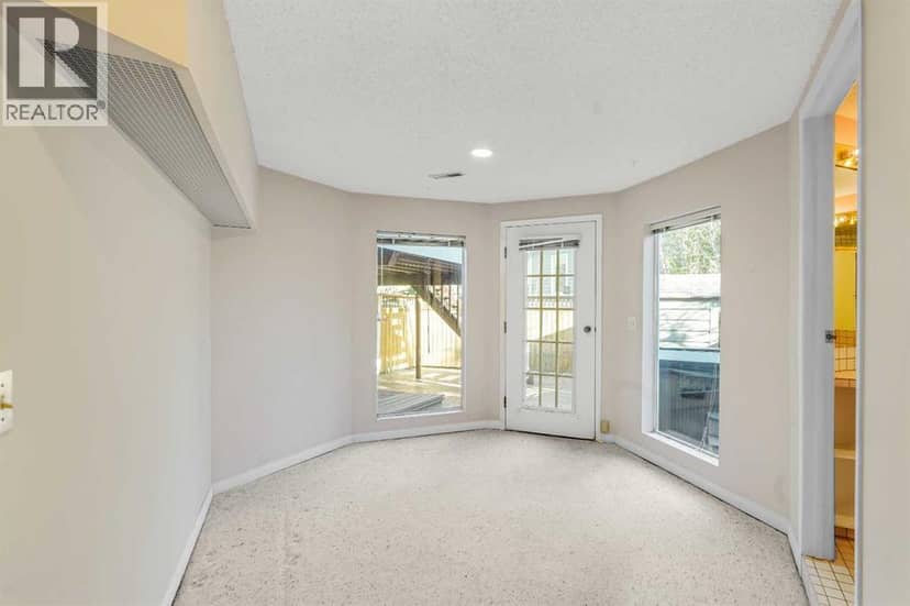 84 Strathlorne Crescent SW — photo 29 of 40