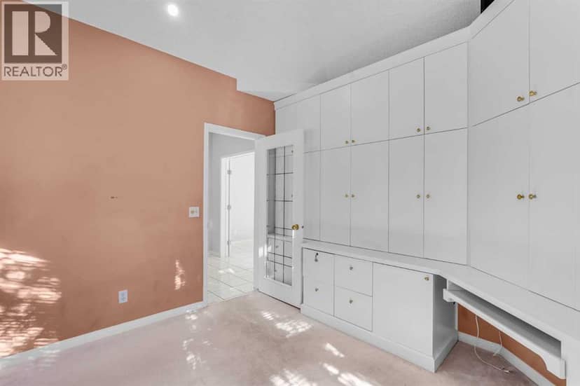 84 Strathlorne Crescent SW, Calgary, photo 4