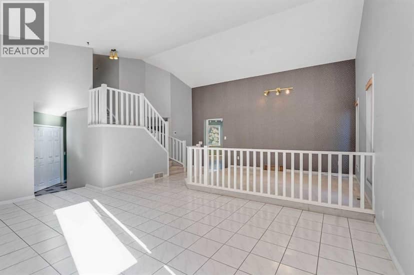 84 Strathlorne Crescent SW, Calgary, photo 5