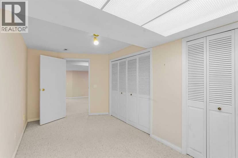 84 Strathlorne Crescent SW — photo 30 of 40