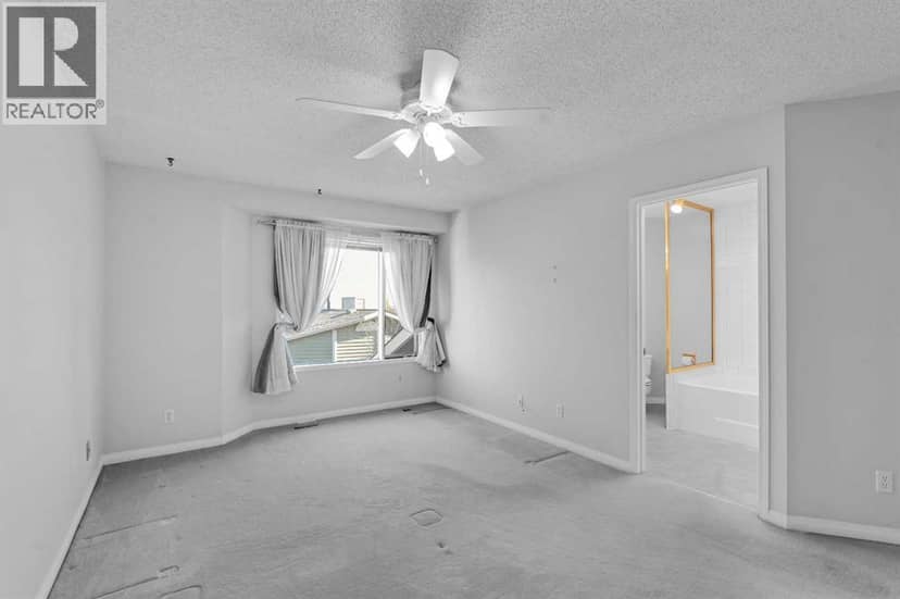 84 Strathlorne Crescent SW — photo 20 of 40