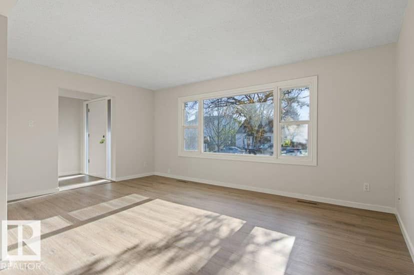 9640 74 AV NW — photo 13 of 40