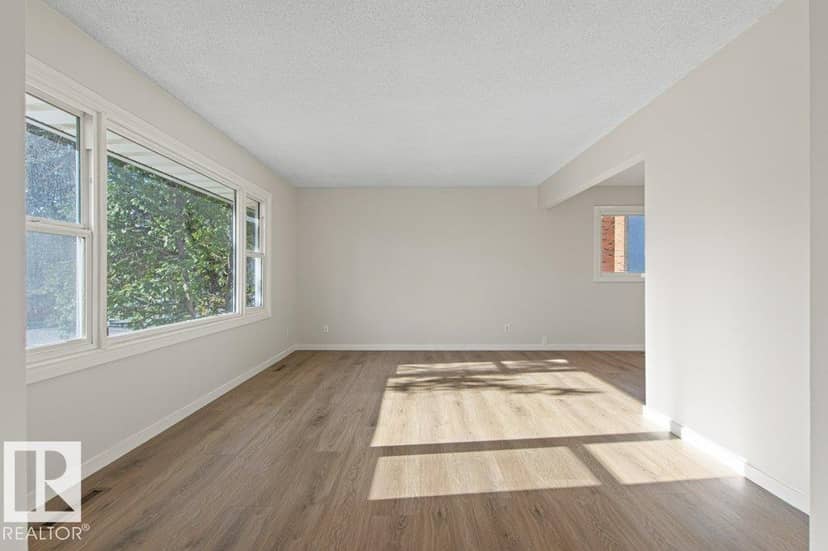 9640 74 AV NW — photo 9 of 40