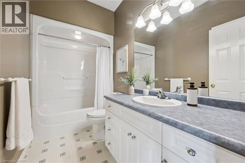 8 CHANCELLOR Drive — photo 17 of 37