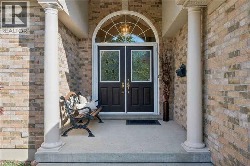 8 CHANCELLOR Drive — photo 4 of 37