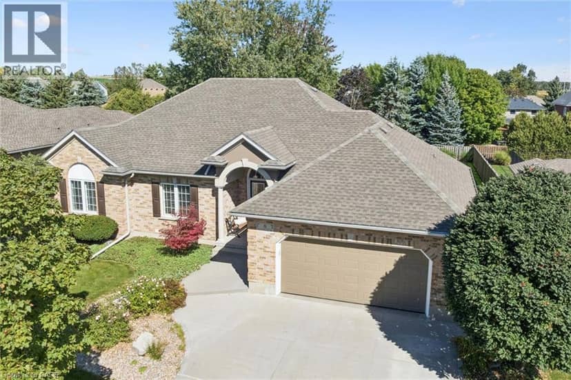 8 CHANCELLOR Drive — photo 3 of 37