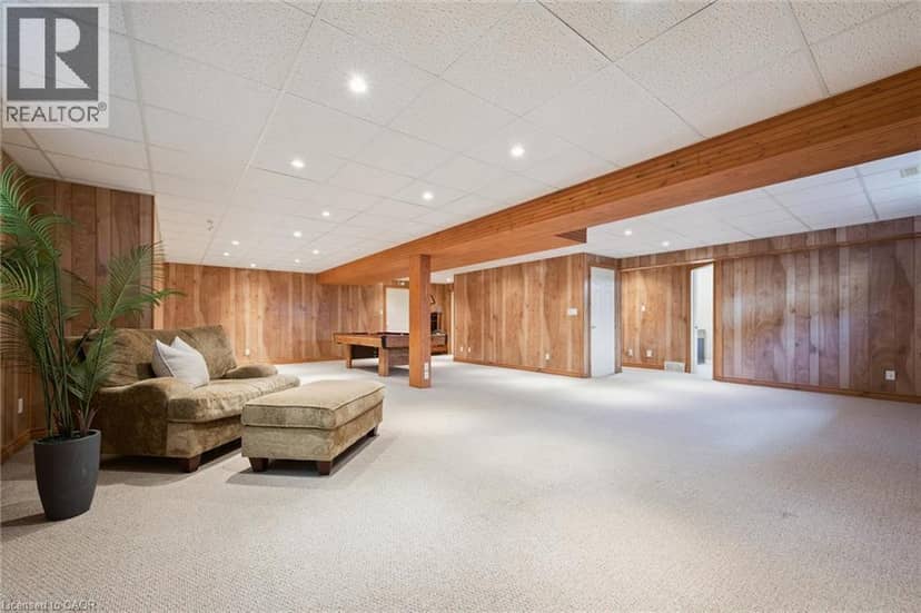 8 CHANCELLOR Drive — photo 24 of 37