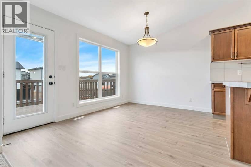 4431 54 Street — photo 10 of 40