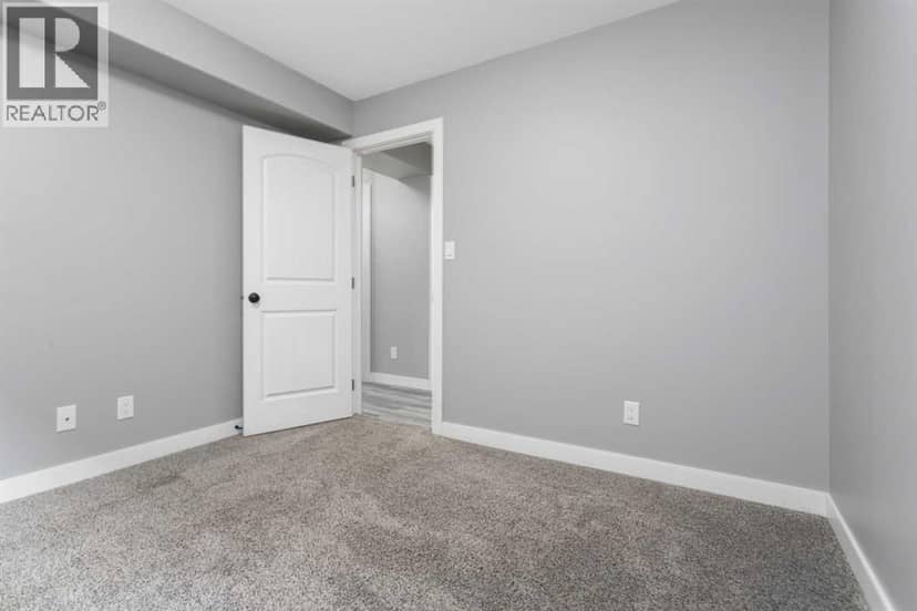 4431 54 Street — photo 33 of 40