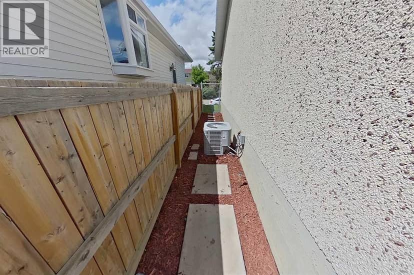 3232 Doverville Crescent SE — photo 26 of 39