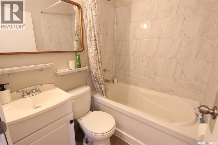 903 Robinson STREET — photo 13 of 40