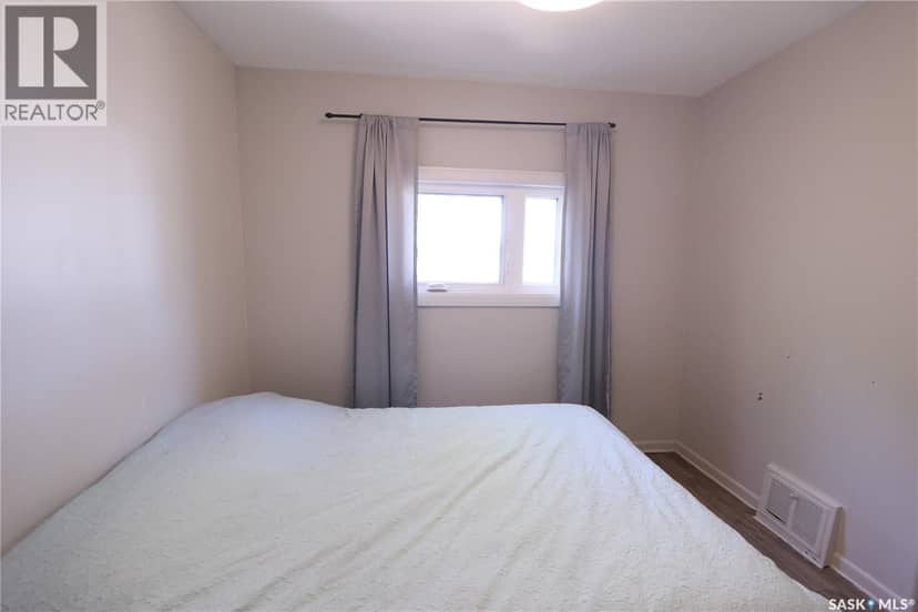 903 Robinson STREET — photo 23 of 40