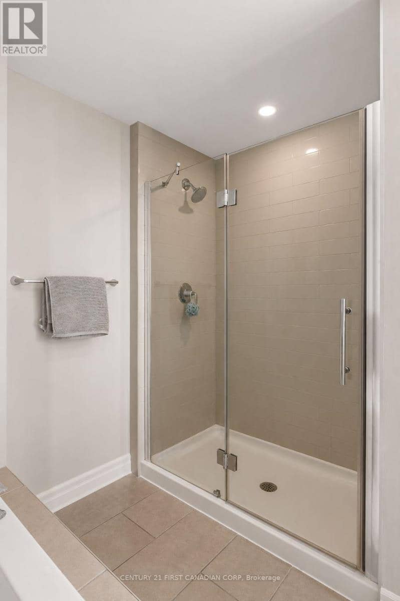 605 - 240 Village Walk Boulevard — photo 16 of 31