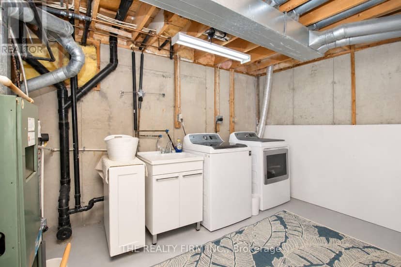 32 - 110 Deveron Crescent — photo 38 of 40