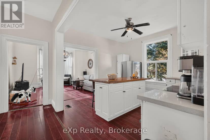 35 Toronto Road — photo 10 of 27