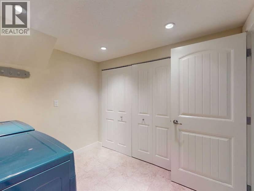 23 Brown Crescent NW — photo 36 of 40
