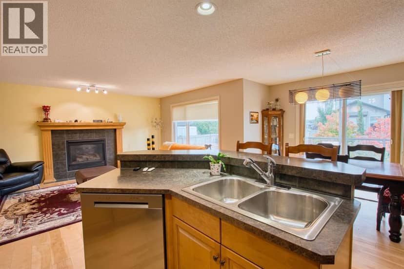 1028 Kincora Drive NW — photo 13 of 40