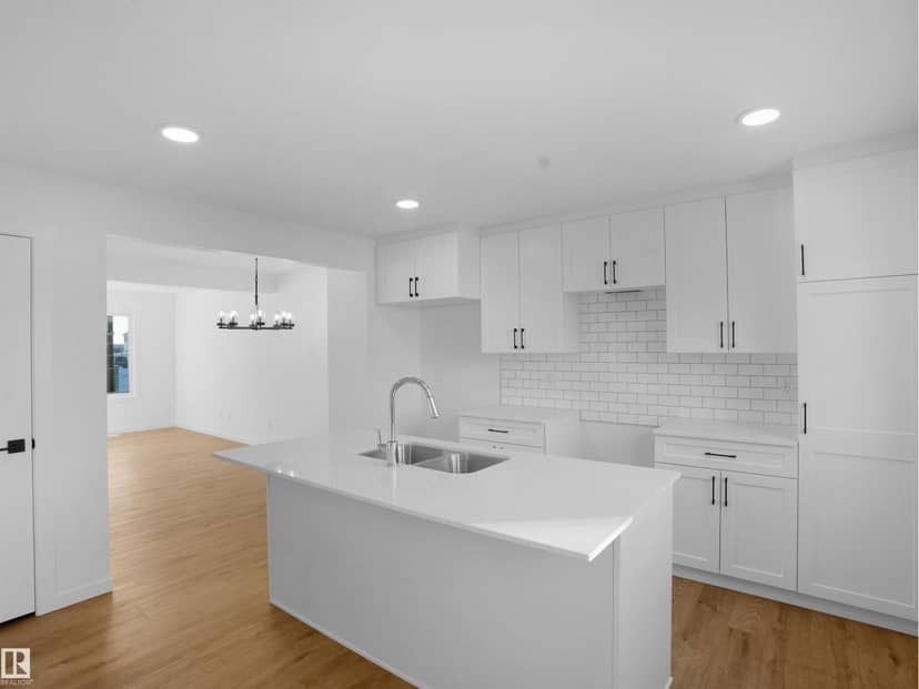 3 18632 18 AV NW — photo 9 of 20