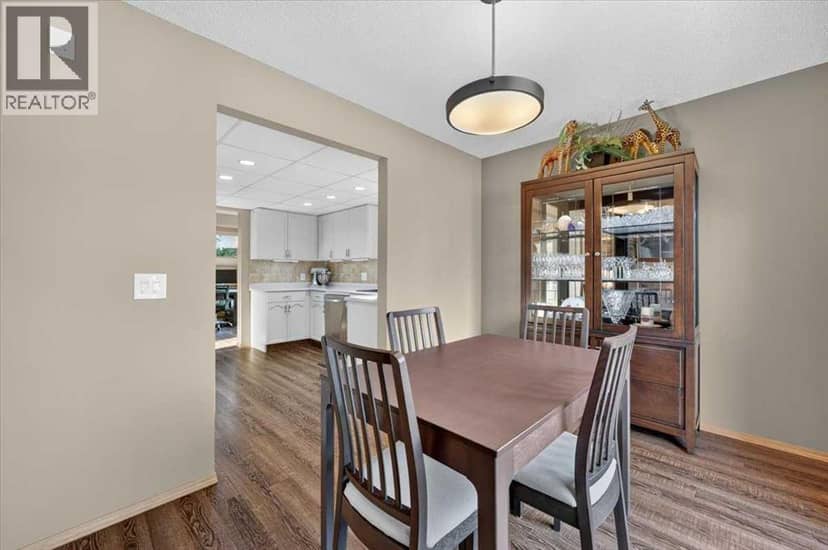 749 Sandringham Place NW — photo 10 of 40