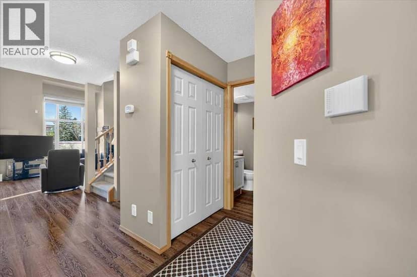 749 Sandringham Place NW, Calgary, photo 5