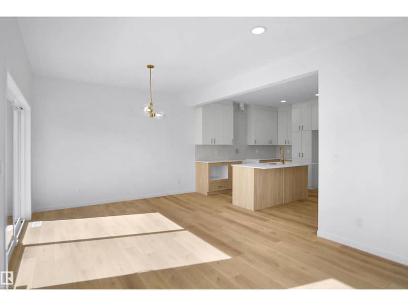 20917 24 AV NW — photo 14 of 33