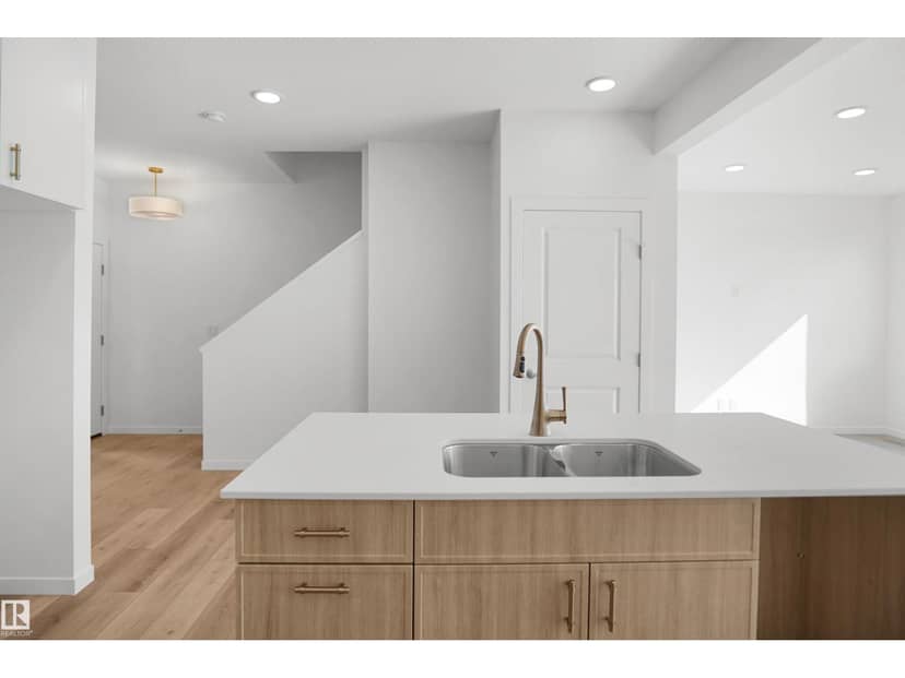 20917 24 AV NW — photo 16 of 33