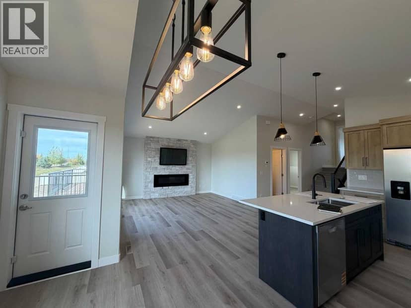 52 Emmett Crescent — photo 9 of 40