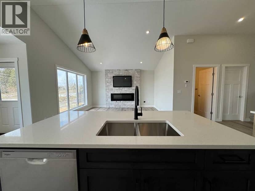 52 Emmett Crescent — photo 12 of 40