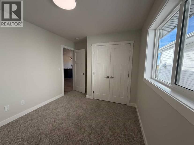 52 Emmett Crescent — photo 29 of 40