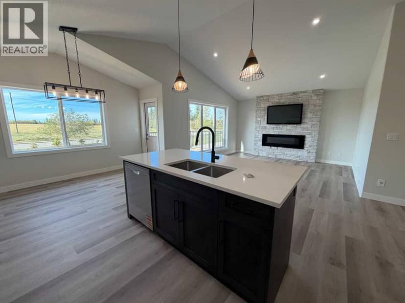 52 Emmett Crescent — photo 10 of 40