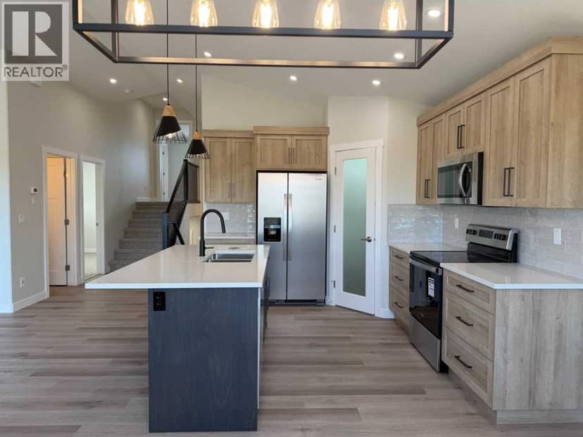 52 Emmett Crescent — photo 14 of 40