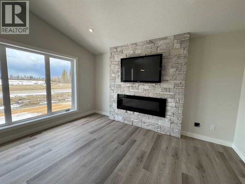 52 Emmett Crescent — photo 13 of 40