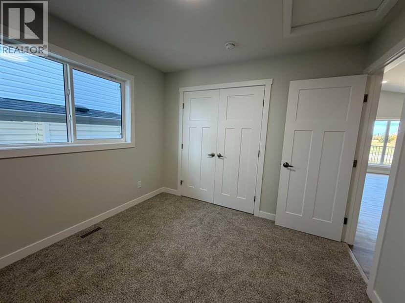 52 Emmett Crescent — photo 30 of 40