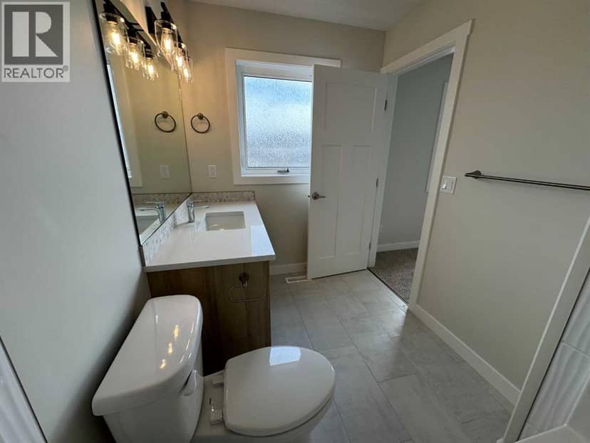 52 Emmett Crescent — photo 37 of 40