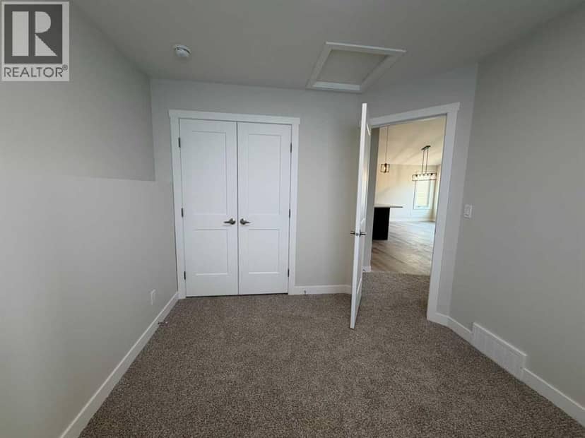 25 Thatcher Avenue — photo 22 of 34