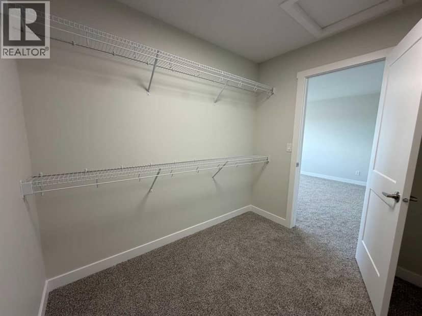 25 Thatcher Avenue — photo 29 of 34