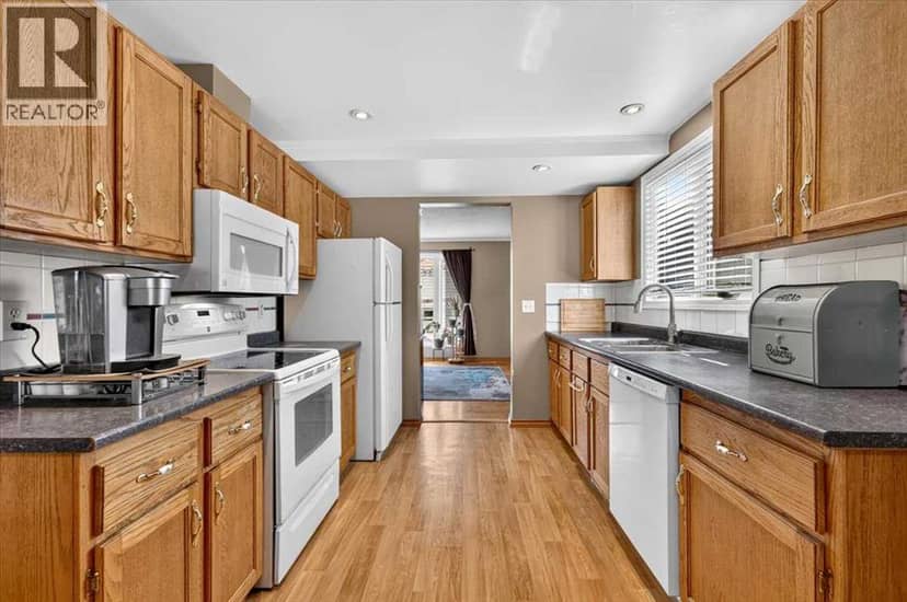 41 Templeson Crescent NE — photo 12 of 40
