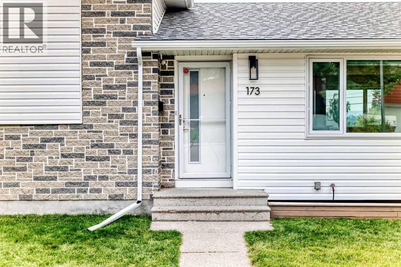 173 Cornwallis Drive NW, Calgary, photo 2