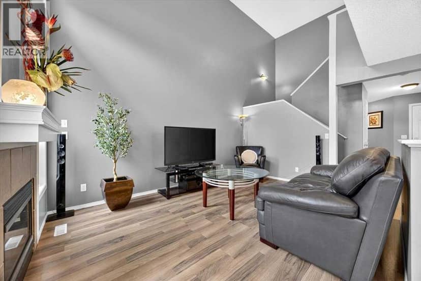 113 Canoe Square SW, Airdrie, photo 3