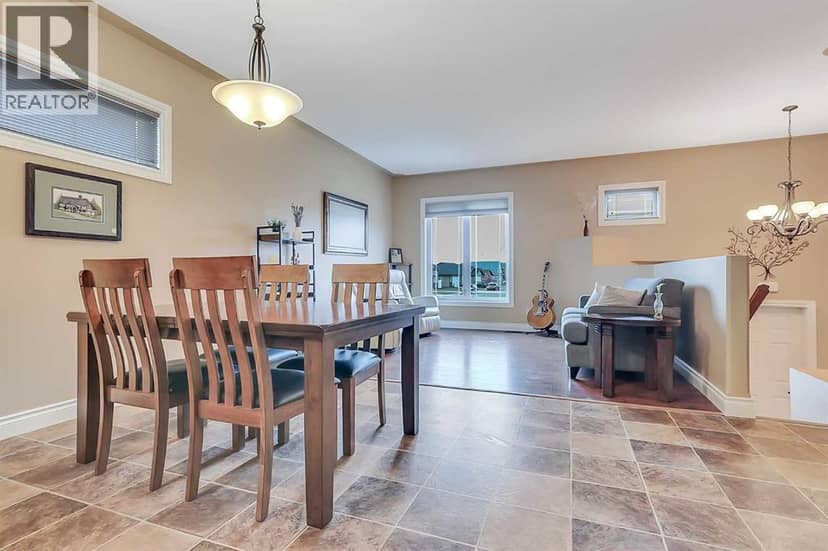 46 Mackenzie Crescent — photo 11 of 40