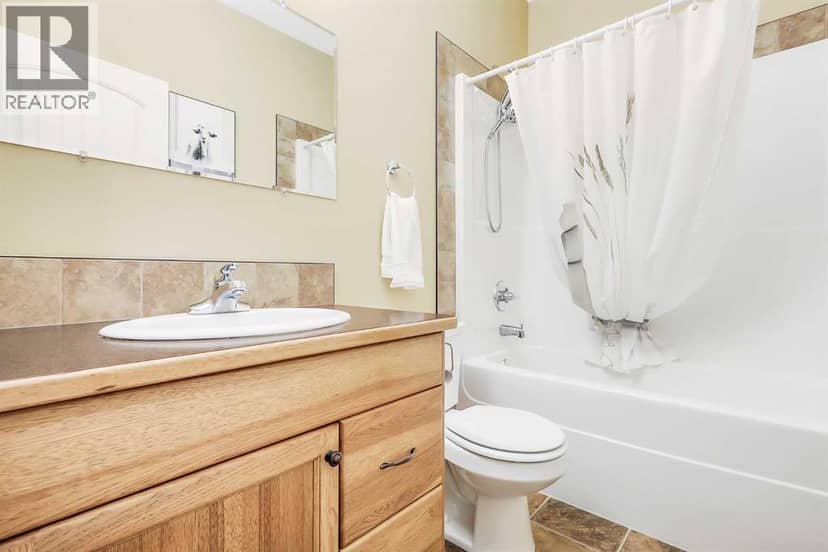 46 Mackenzie Crescent — photo 28 of 40