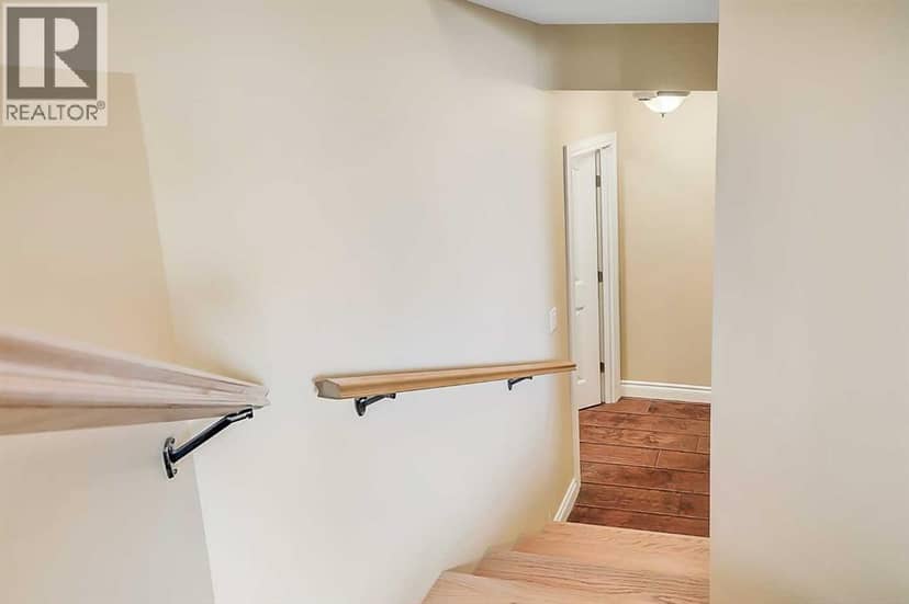 46 Mackenzie Crescent — photo 29 of 40