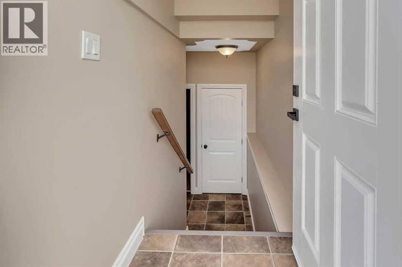 46 Mackenzie Crescent — photo 36 of 40