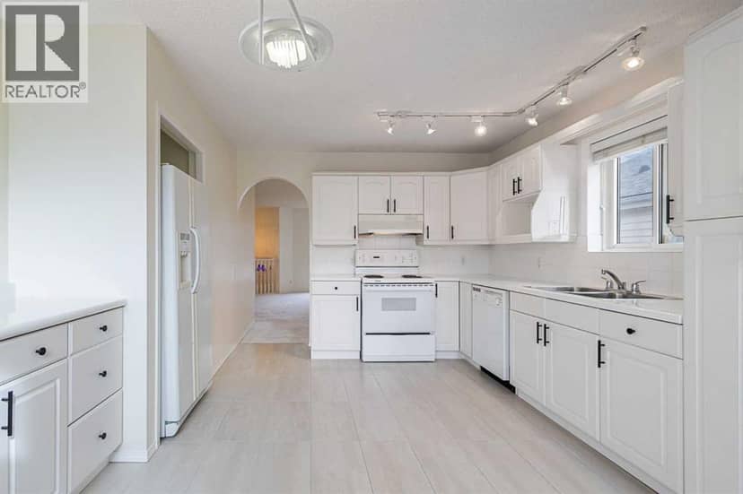 119 Hawkmount Close NW — photo 19 of 40
