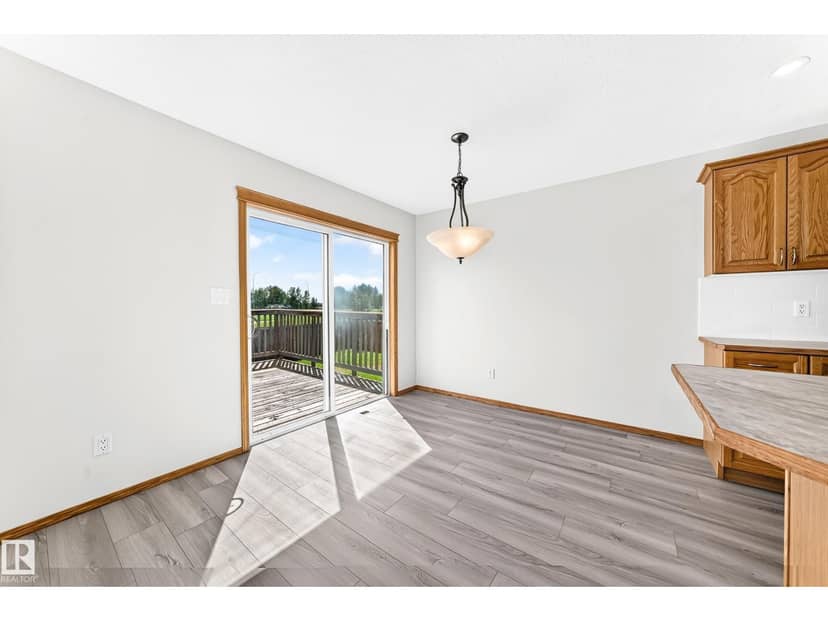 686 Kananaskis Dr — photo 17 of 40